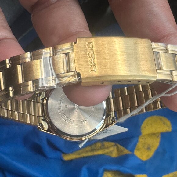 Casio Watch for Ladies or teen , new item, Stainless Steel, 30mm Diameter - Picture 3 of 8